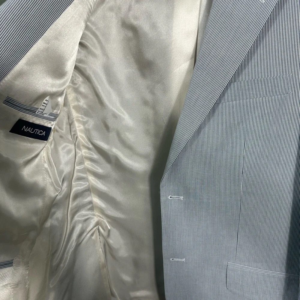 Nautica Men’s Blue and White Pin Stripes Blazer Size 40 R EUC